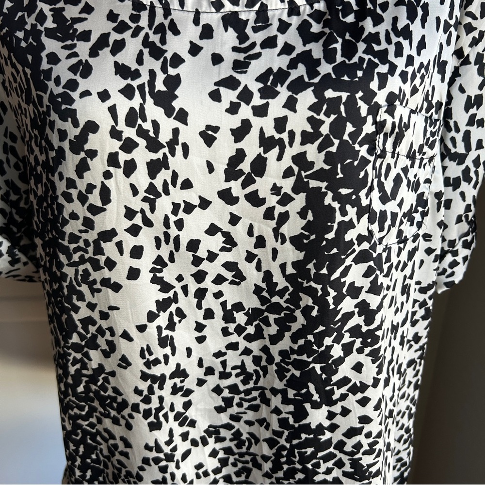 BCBGeneration Monochrome Patterned Blouse - Picture 5 of 6
